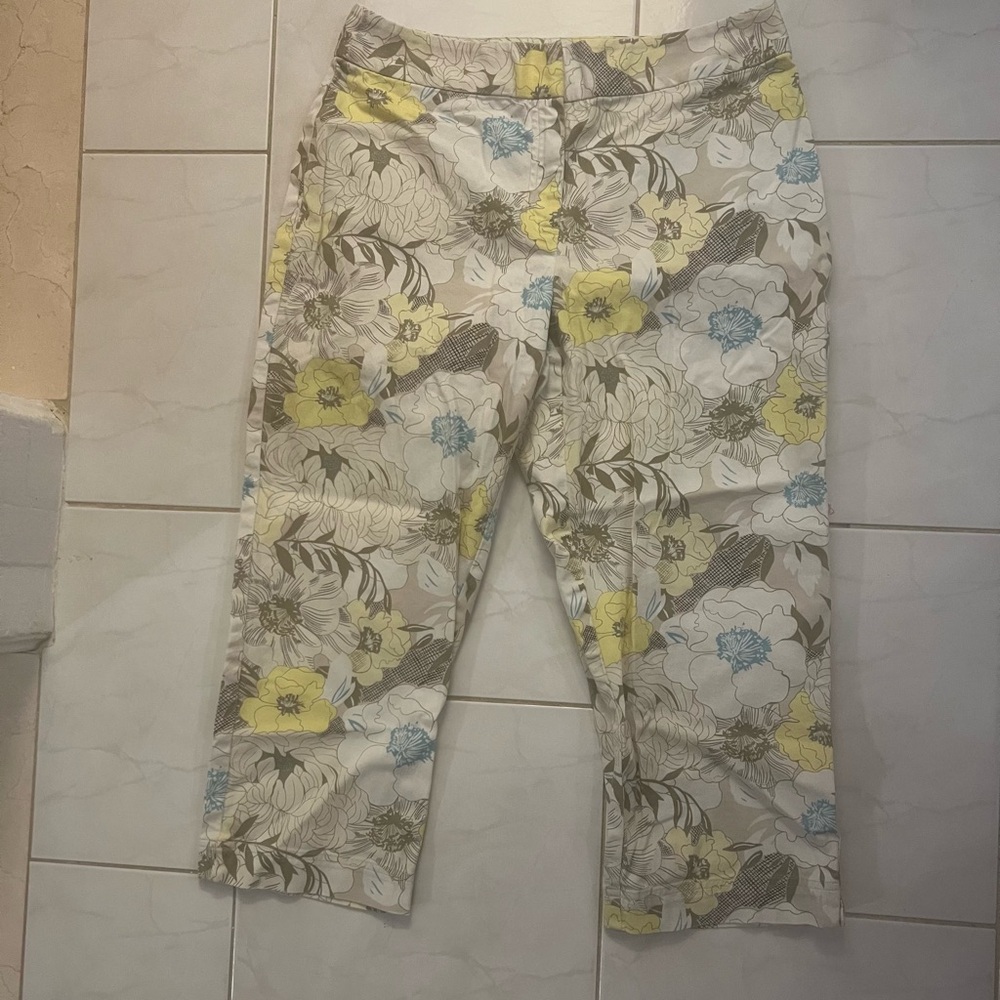 Geoffrey Beene Sport Women’s Floral Patterned Capri Pants